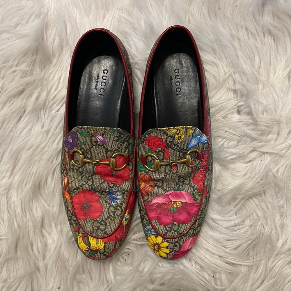 Flowered gucci horse bit gucci loafers